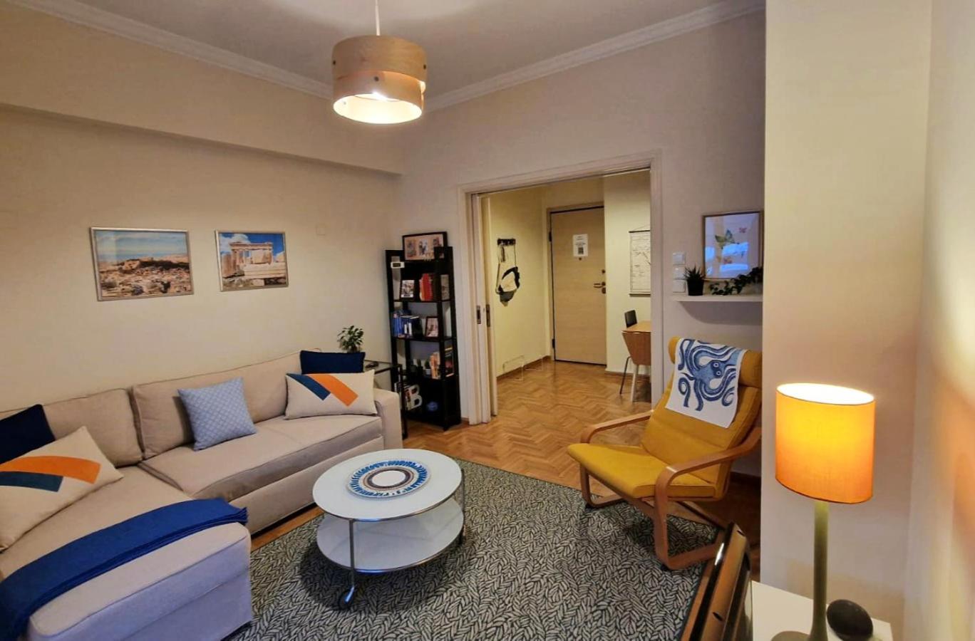 Cozy Apartment With Wrap Around Balcony Атина Екстериор снимка